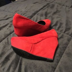 Qupid Red Velvet Platform Heels 9.5